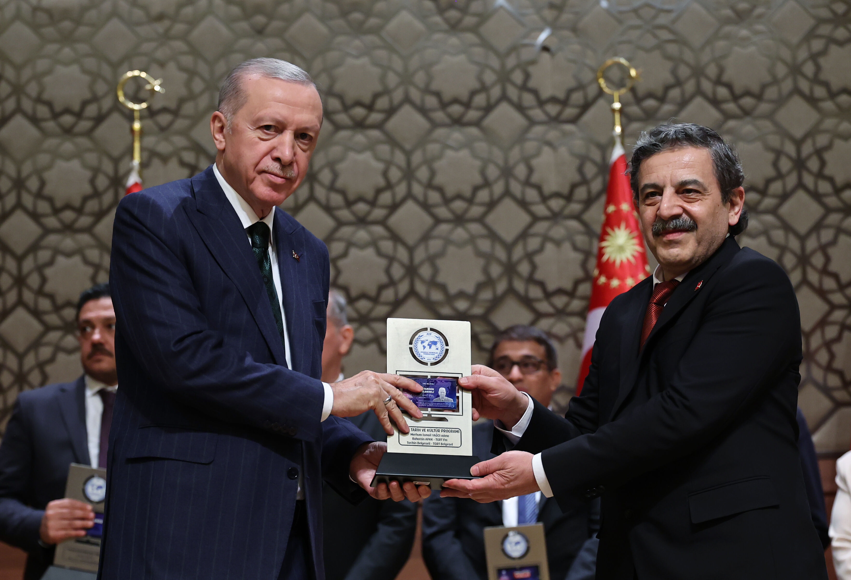 Merhum İsmail Yağcı adına TGRT'ye 'Yılın Tarih ve Kültür Programı' ödülü! Anadolu Medya Ödülleri Cumhurbaşkanı Erdoğan tarafından verildi - 1. Resim