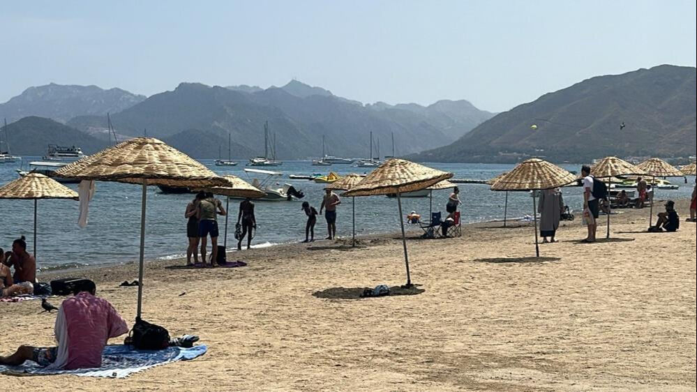 Muğla'daki 46 derecelik sıcaklık herkesin plajlara akın etmesine neden oldu - 2. Resim
