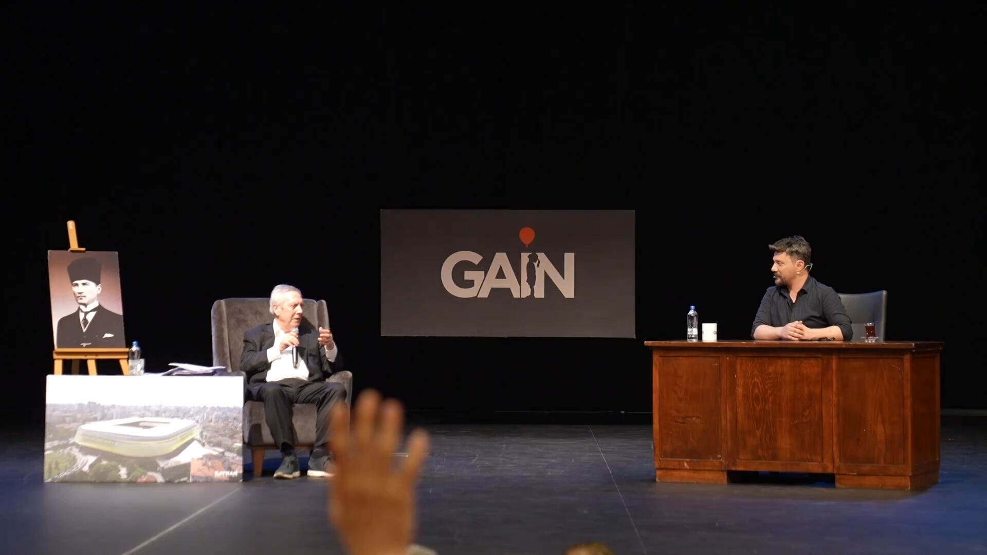 Oğuzhan Uğur'un konuğu olan Aziz Yıldırım hakemler hakkında 'tencereye koyup alttan ısıtacağız' çıkışı - 1. Resim