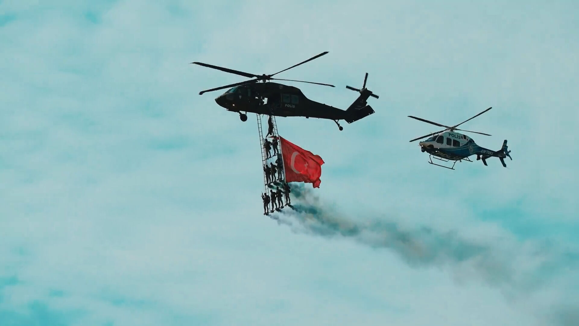 Selçuk Bayraktar'dan Kızılelma, Akıncı ve Hürjetli 'Yiğit düştüğü yerden kalkar' paylaşımı Selçuk Bayraktar'dan Kızılelma, Akıncı ve Hürjetli 'Yiğit düştüğü yerden kalkar' paylaşımı - 2. Resim