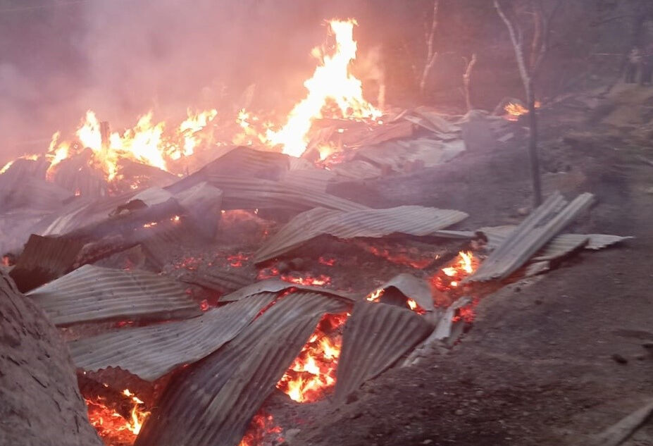 Sinop’ta korkutan yangın! 2 ambar ve 2 ev küle döndü Sinop’ta korkutan yangın! 2 ambar ve 2 ev küle döndü - 1. Resim