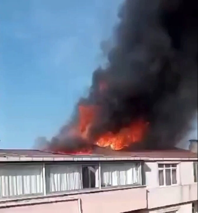 12 yaşındaki çocuğun çay demleme girişimi yangınla sona erdi: Tüm daireyi sardı, yan binaya sıçradı - 1. Resim