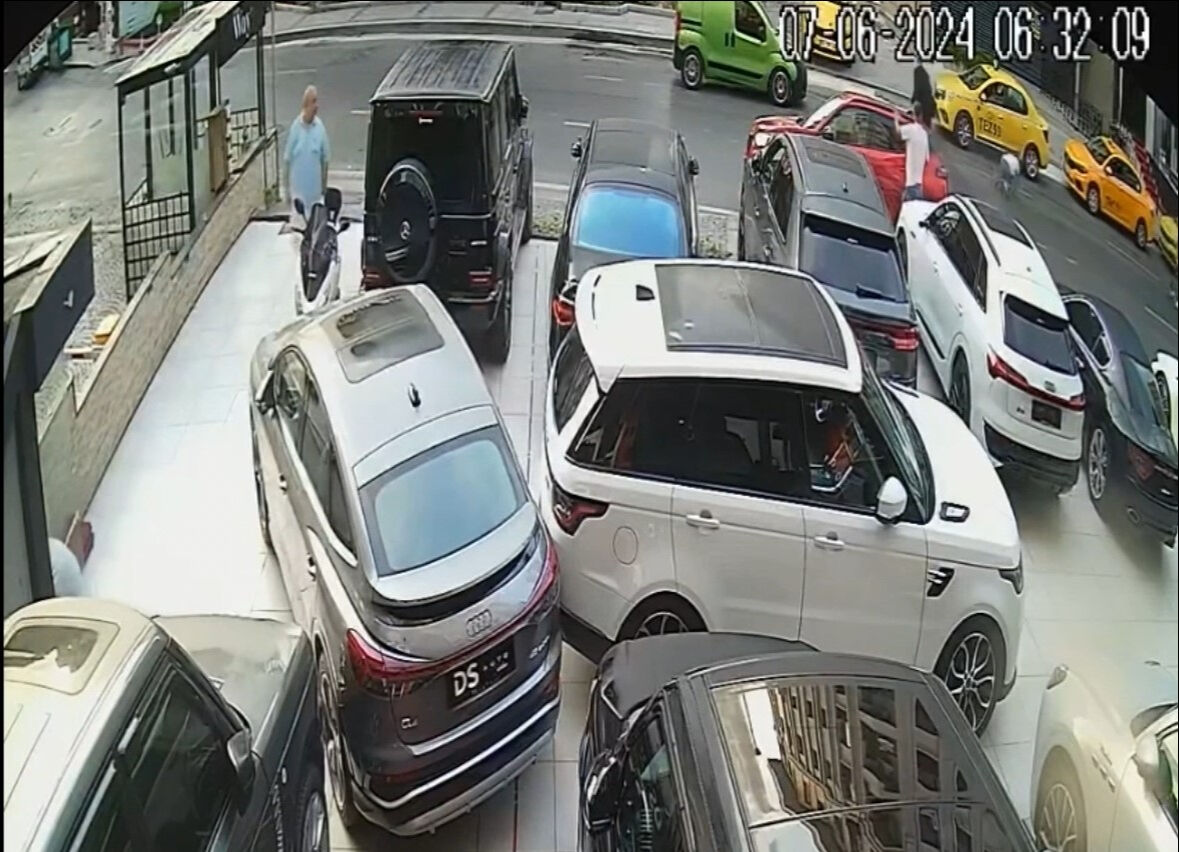 Beşiktaş’ta eğlence mekanına silahlı saldırı! Anbean kaydedildi, yaralılar var Beşiktaş’ta eğlence mekanına silahlı saldırı! Anbean kaydedildi, yaralılar var - 2. Resim