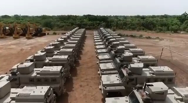 Çin Afrika'daki ortağı Burkina Faso'ya yüzlerce zırhlı araç gönderdi - 4. Resim