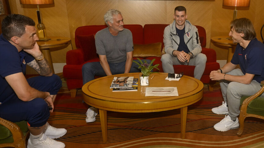 Jose Mourinho'dan Fenerbahçe taraftarını heyecanlandıran paylaşım! 'Benim için oynamasını isterdim' Jose Mourinho'dan Fenerbahçe taraftarını heyecanlandıran ziyaret! 'Benim için oynamasını isterdim' - 1. Resim