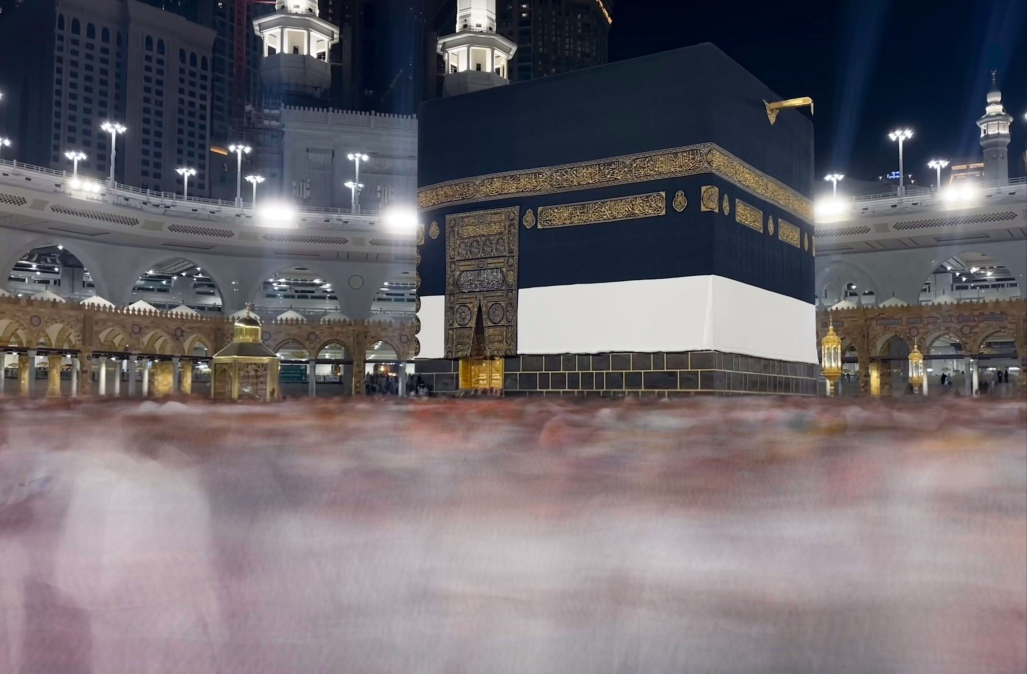 Milyonlar mukaddes topraklarda! Hacı adayları Kabe'de Cuma namazını eda etti - 1. Resim