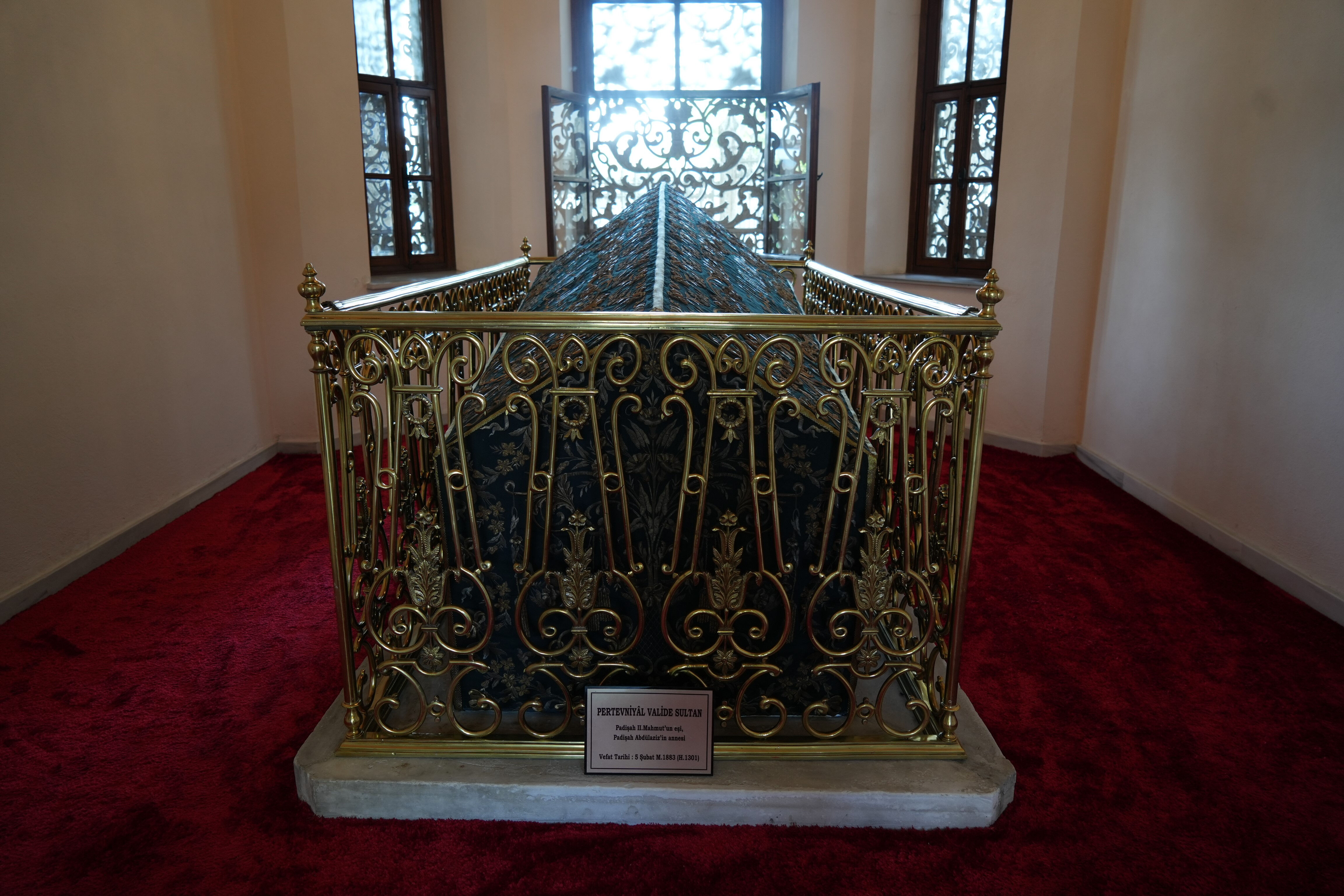 Sultan Abdülaziz'in annesine vefa! Pertevinyal Valide Sultan Türbesi açıldı - 3. Resim