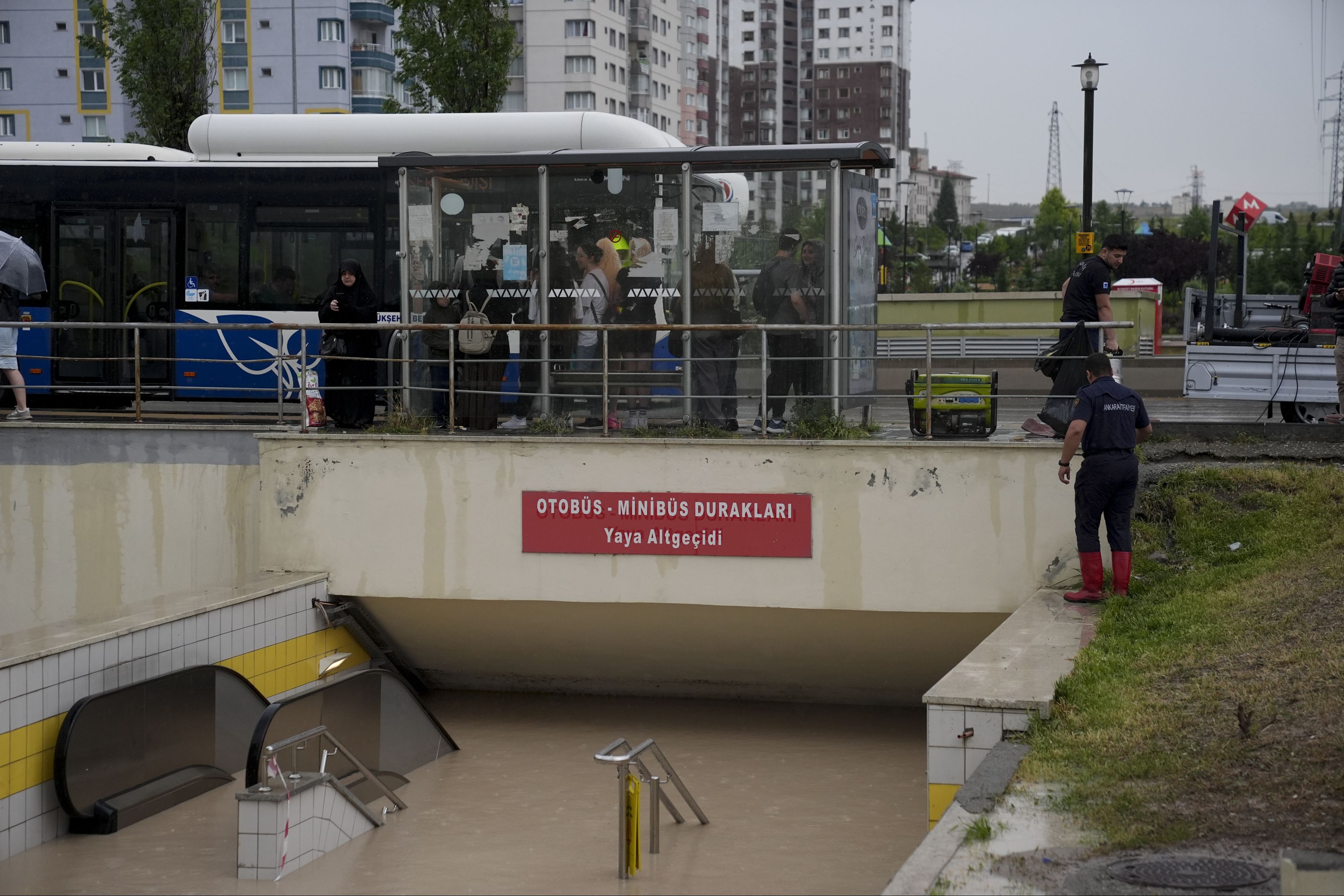 Ankara'da sel! Araçlar su içinde kaldı - 4. Resim