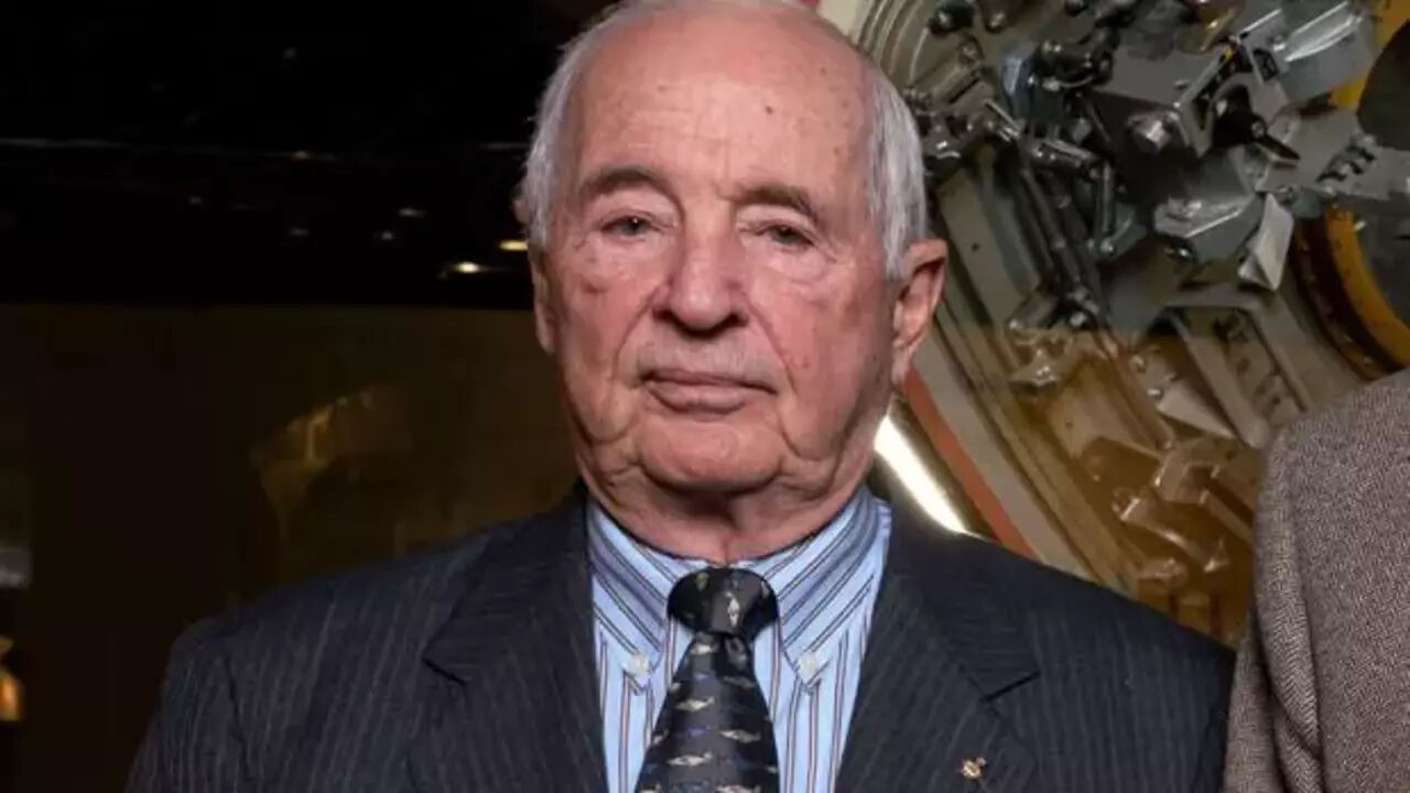 Aya ulaşan ilk mürettebatta yer alan eski astronot William Anders uçak kazasında öldü! Aya ulaşan ilk mürettebatta yer alan eski astronot William Anders uçak kazasında öldü! - 1. Resim