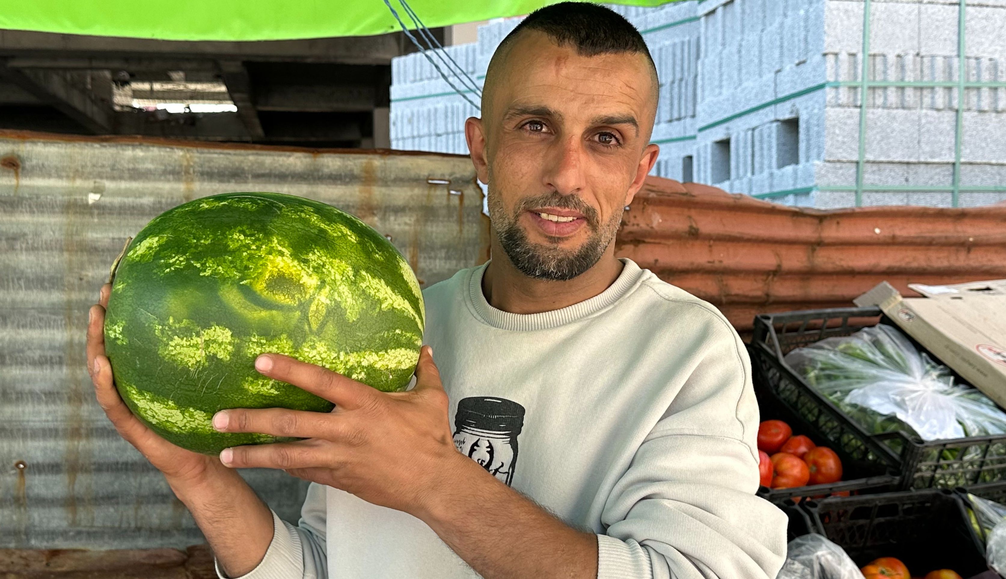 Bu karpuzu gören dönüp bir daha bakıyor! Bin lira verdiler, yine de satmadı - 1. Resim