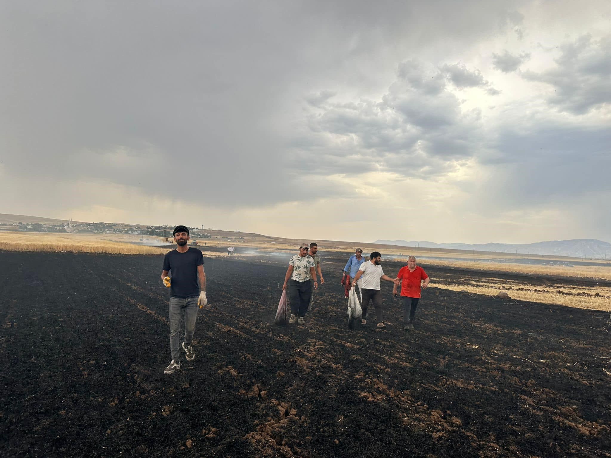 Cizre'de 5 köye düşen yıldırım 360 dönüm araziyi küle çevirdi - 2. Resim