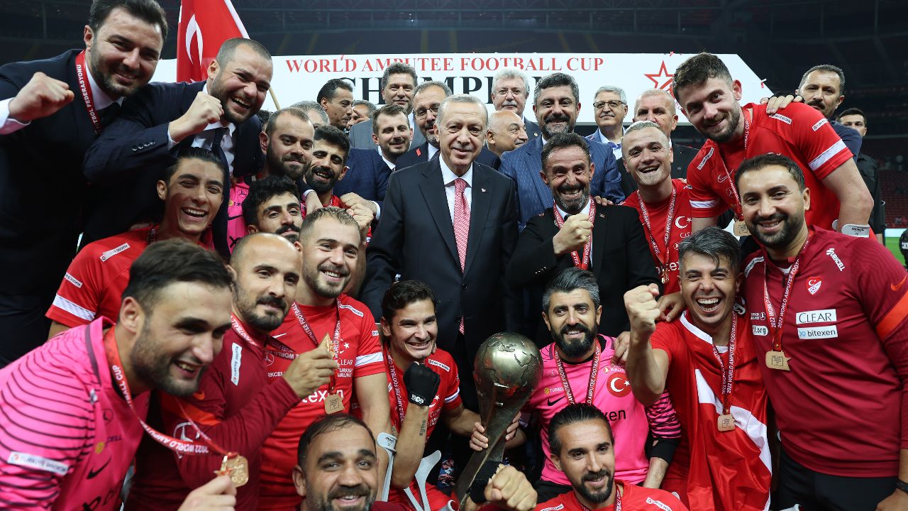 Cumhurbaşkanı Erdoğan, Ampute Milli Futbol Takımı&#039;nı tebrik etti