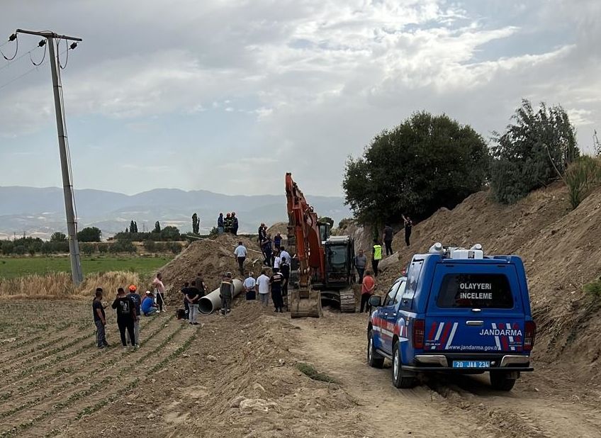 Denizli'de toprak kayması: 1 işçi hayatını kaybetti, 1 ağır yaralı - 1. Resim