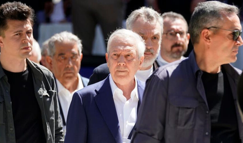 Fenerbahçe kongresine giden Sarp Akkaya taraftar ile tartıştı, küfürler savurdu Fenerbahçe kongresine giden Sarp Akkaya taraftar ile tartıştı, küfürler savurdu - 2. Resim