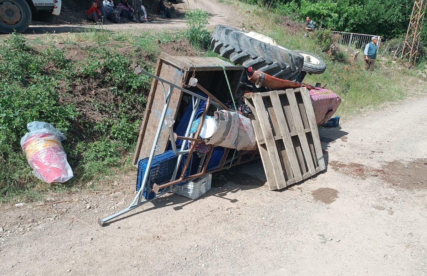 Isparta'da annesinin kullandığı traktörün altında kalan çocuk öldü - 1. Resim