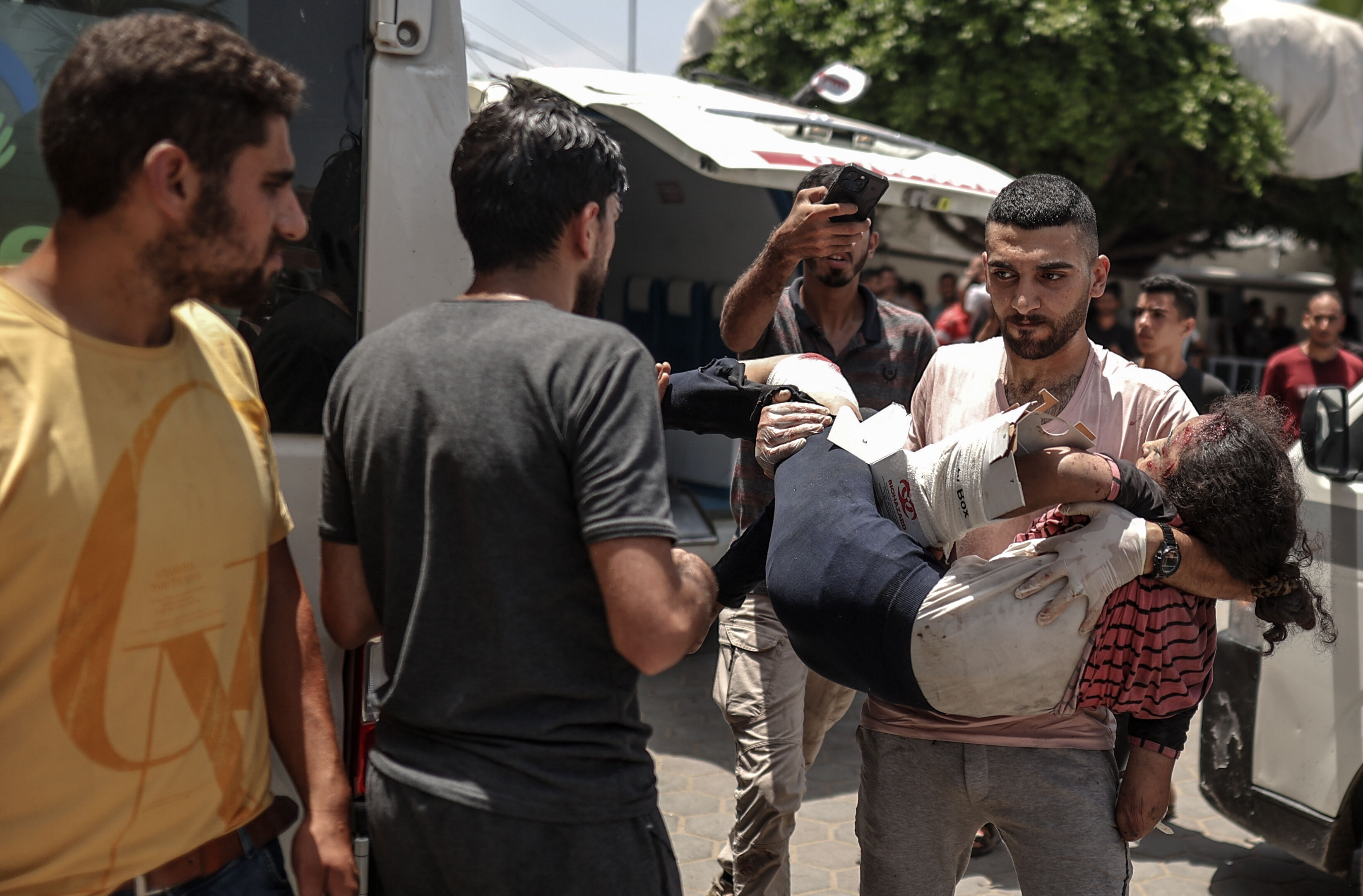 İsrail Gazze'ye ölüm yağdırdı! En az 210 kişi hayatını kaybetti İsrail Gazze'ye ölüm yağdırdı! En az 40 kişi hayatını kaybetti - 2. Resim