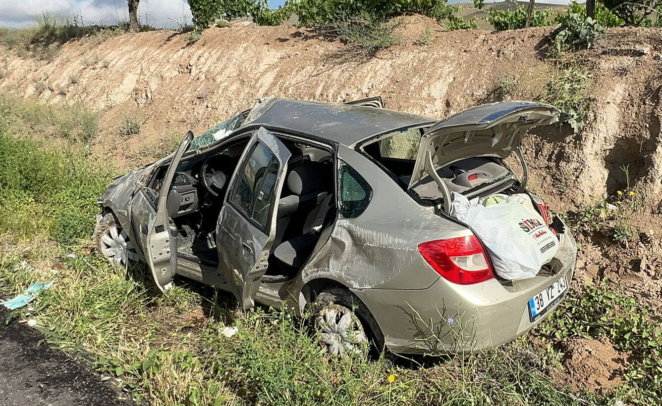 Nevşehir'de YKS'ye giden öğrencinin bulunduğu araç devrildi: 4 yaralı Nevşehir'de YKS'ye giden öğrencinin bulunduğu araç devrildi: 4 yaralı - 1. Resim