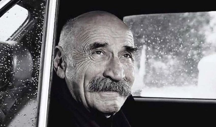 Usta sanatçı Tuncel Kurtiz'in mezarının son hali görenleri şaşırttı Usta sanatçı Tuncel Kurtiz'in mezarının son hali görenleri şaşırttı - 1. Resim