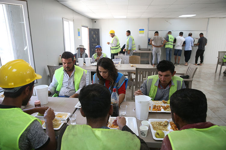 Yapamazsın diyenlere inat kule vinç operatörü oldu! Yapamazsın diyenlere inat kule vinç operatörü oldu! - 1. Resim