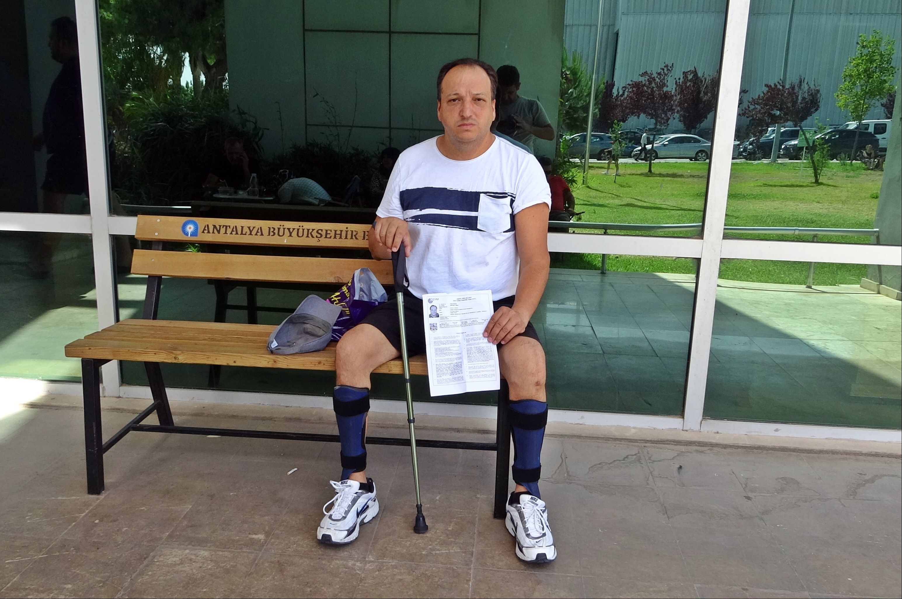 YKS'den manzaralar... Biri koşarak diğeri koşamayarak sınavı kaçırdı YKS'den manzaralar... Biri koşarak diğeri koşamayarak sınavı kaçırdı - 6. Resim