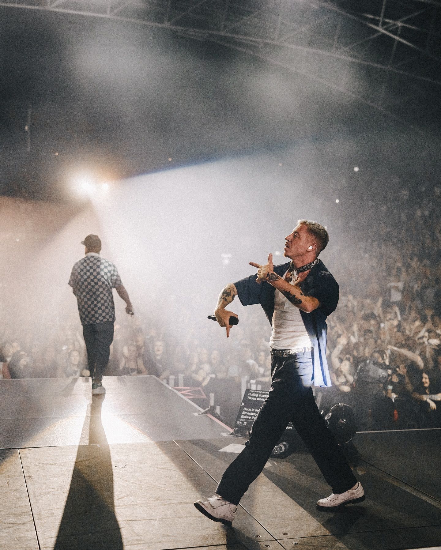 Amerikalı rap sanatçısı Macklemore, Paris konserinde Filistin'e destek verdi: Özgür Filistin Amerikalı rap sanatçısı Macklemore, Paris konserinde Filistin'e destek verdi: Free free Palestina - 1. Resim