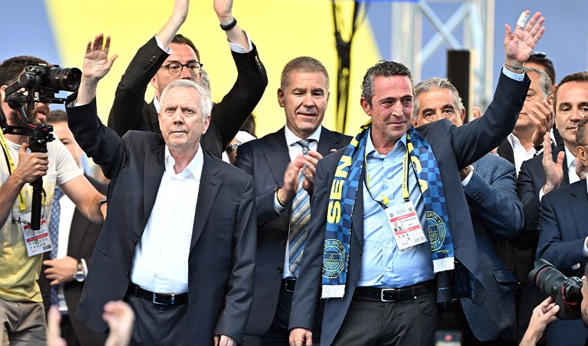 Aziz Yıldırım ve Ali Koç barıştı! Kürsüde tarihi anlar! Kaybeden, kazanan adayı tebrik etti - 1. Resim