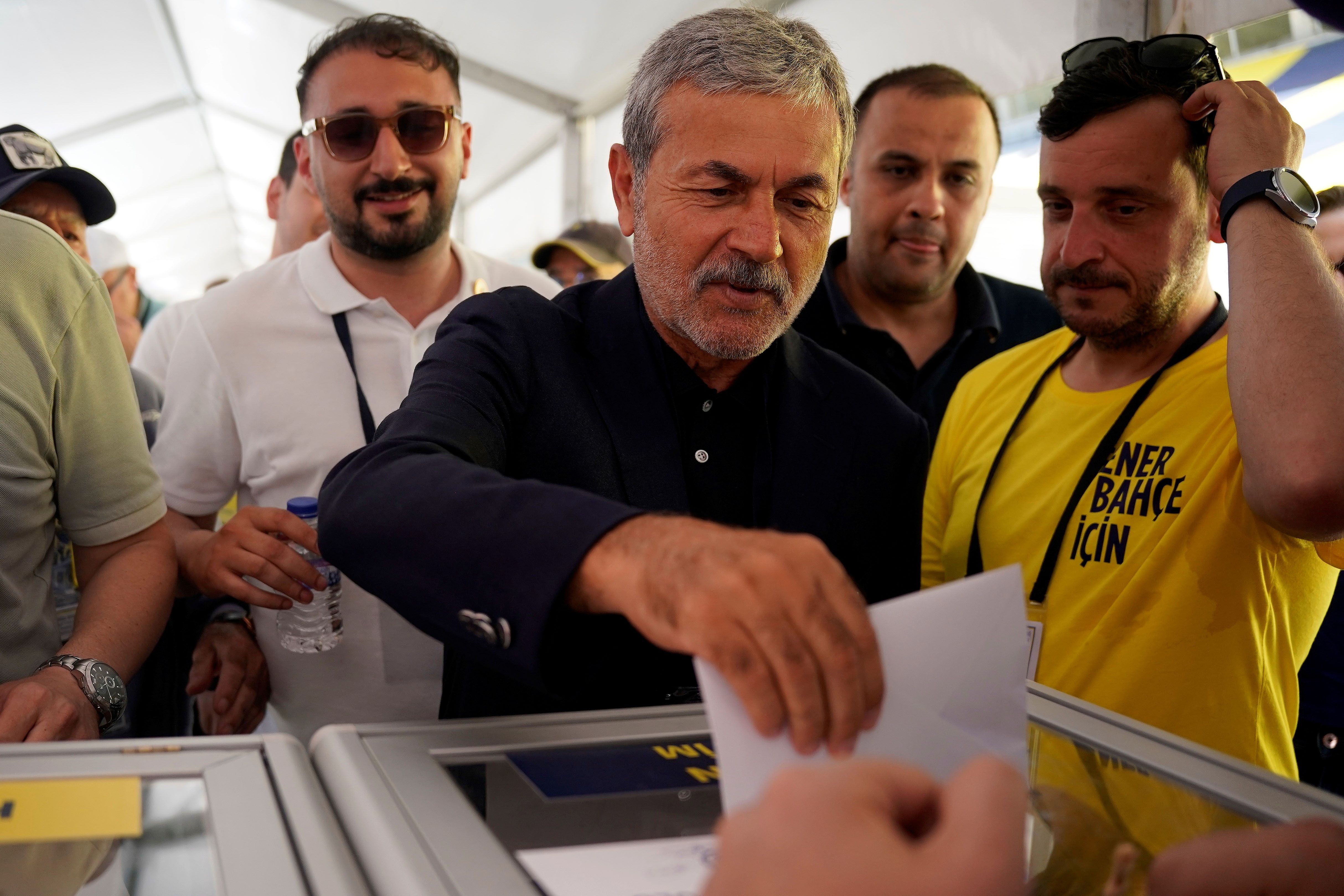 Başkanlık seçiminde Aykut Kocaman sürprizi! Kongrede oy kullandı - 1. Resim