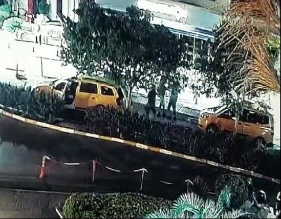 Bodrumda taksiciler sıra tartışmasına tepki gösteren turiste saldırdı Bodrumda taksiciler sıra tartışmasına tepki gösteren turiste saldırdı - 2. Resim