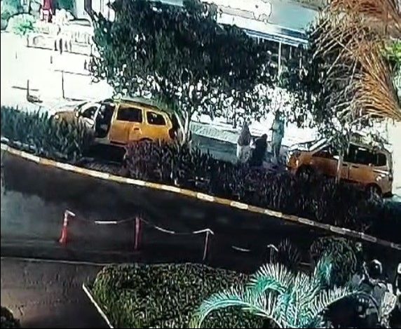 Bodrumda taksiciler sıra tartışmasına tepki gösteren turiste saldırdı Bodrumda taksiciler sıra tartışmasına tepki gösteren turiste saldırdı - 1. Resim