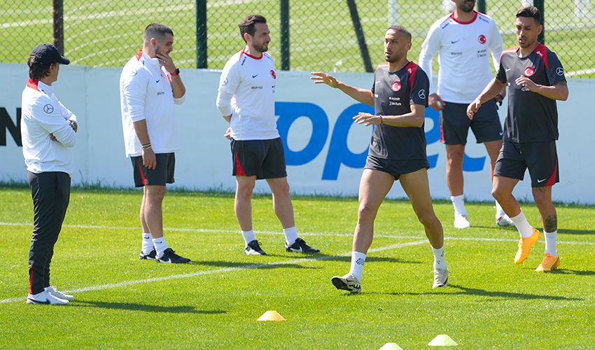 Cenk Tosun'dan kadro açıklaması! EURO 2024 öncesi sessizliğini bozdu Cenk Tosun'dan kadro açıklaması! EURO 2024 öncesi sessizliğini bozdu - 2. Resim