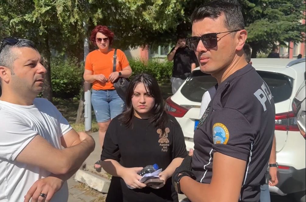 Edirne'de AYT sınavı öncesinde kimliğini unutan öğrenciyi Yunus Timi yetiştirdi Edirne'de AYT sınavı öncesinde kimliğini unutan öğrenciyi Yunus Timi yetiştirdi - 1. Resim