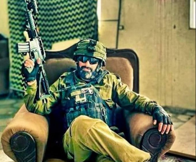 Gazze'de yaptığı vahşetle gurur duyan İsrailli asker Eliran Mizrahi depresyona girerek intihar etti. - 1. Resim