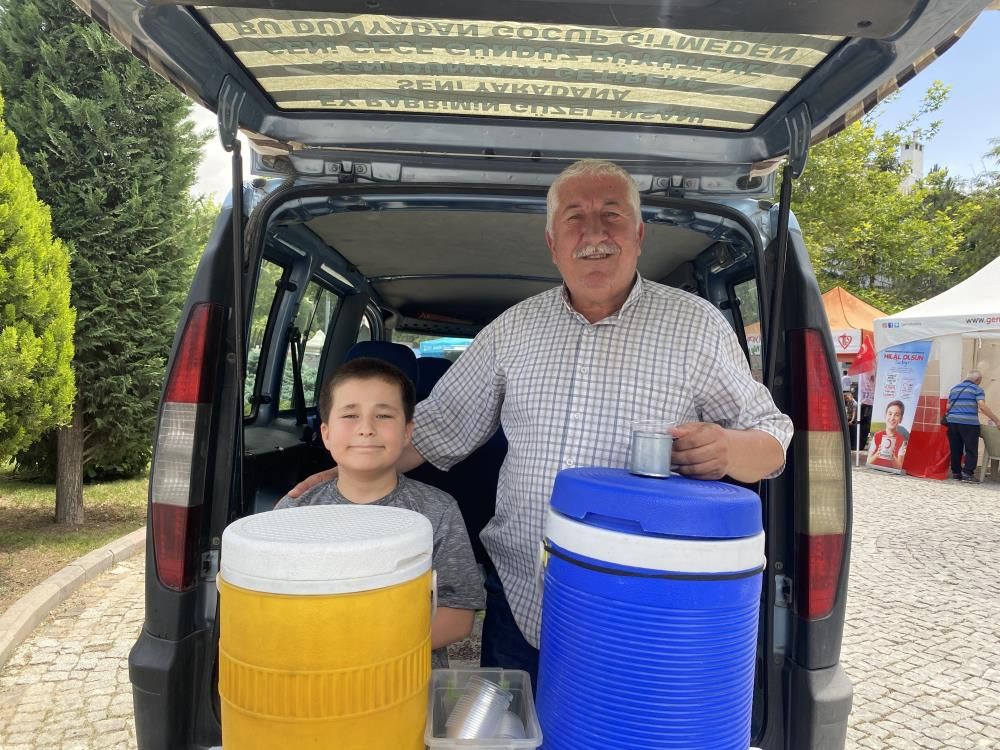 Konya'da limonata su ve çorba dağıtan Lokman Yıldız para yerine dua istiyor - 3. Resim