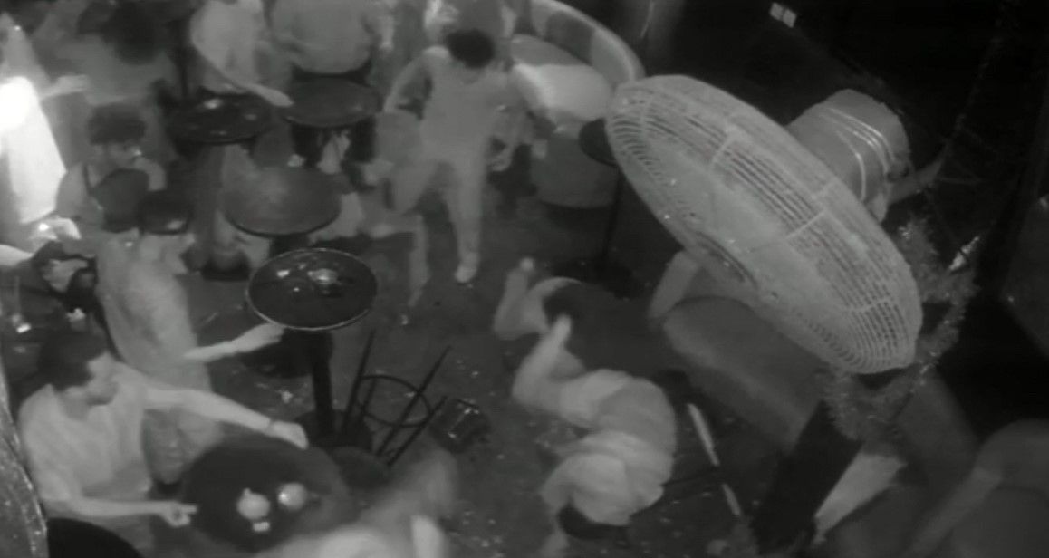 Taksim'de gece kulübü ring alanına döndü! Yüzünde bardak patlatıp öldüresiye dövdüler Taksim'de gece kulübü ring alanına döndü! Gözünde bardak patlatıp öldüresiye dövdüler - 2. Resim