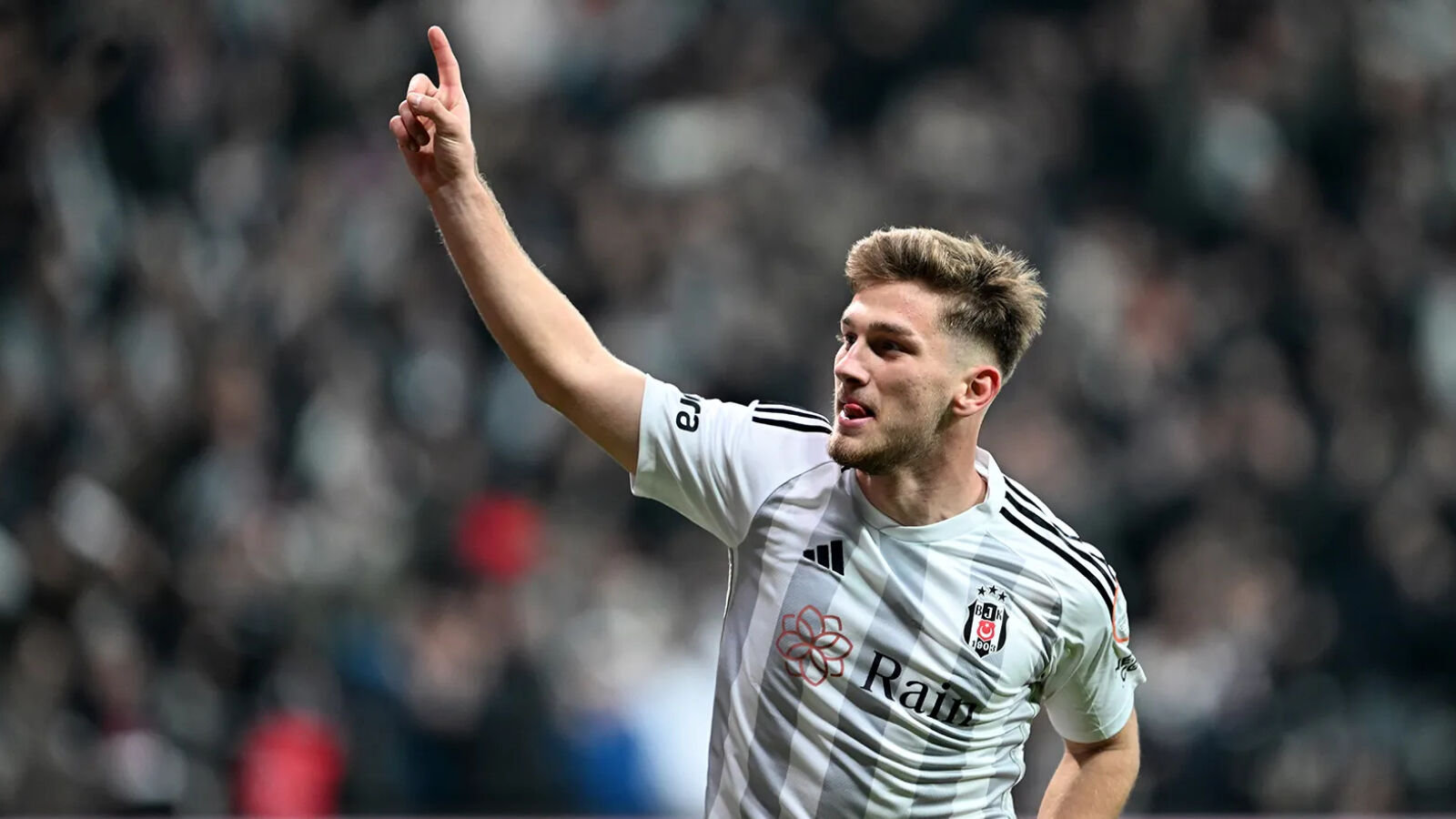 Bayern Münih, Beşiktaş'ın genç yıldızı Semih Kılıçsoy'u gündemine aldı Bayern Münih, Beşiktaş'ın genç yıldızı Semih Kılıçsoy'u gündemine aldı - 1. Resim