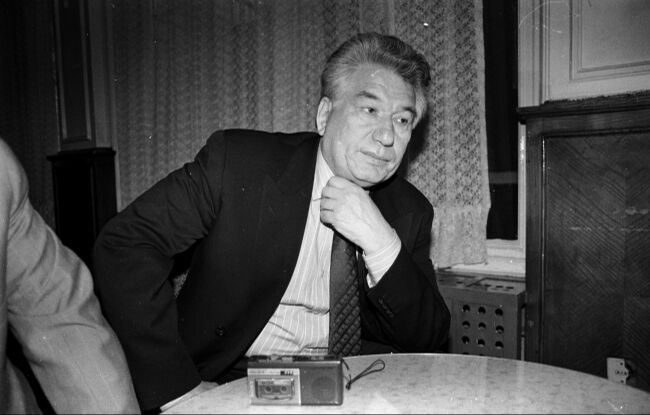 Cengiz Aytmatov zehirlendi mi? Oğlu Eldar: Ölümü hiç beklediğimiz bir şey değildi Cengiz Aytmatov zehirlendi mi? Oğlu Eldar: Ölümü hiç beklediğimiz bir şey değildi - 2. Resim