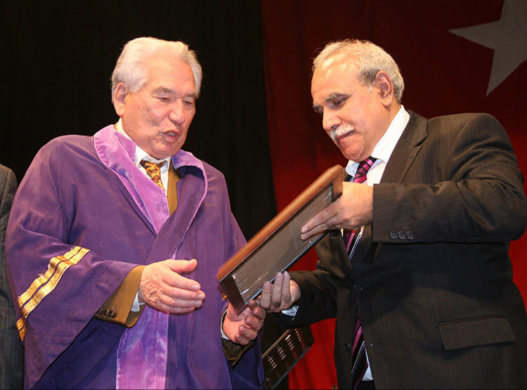 Cengiz Aytmatov zehirlendi mi? Oğlu Eldar: Ölümü hiç beklediğimiz bir şey değildi Cengiz Aytmatov zehirlendi mi? Oğlu Eldar: Ölümü hiç beklediğimiz bir şey değildi - 3. Resim