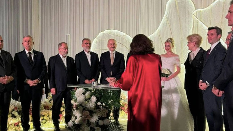 Düğünde gergin anlar! Meral Akşener,  Düğünde gergin anlar! Meral Akşener,