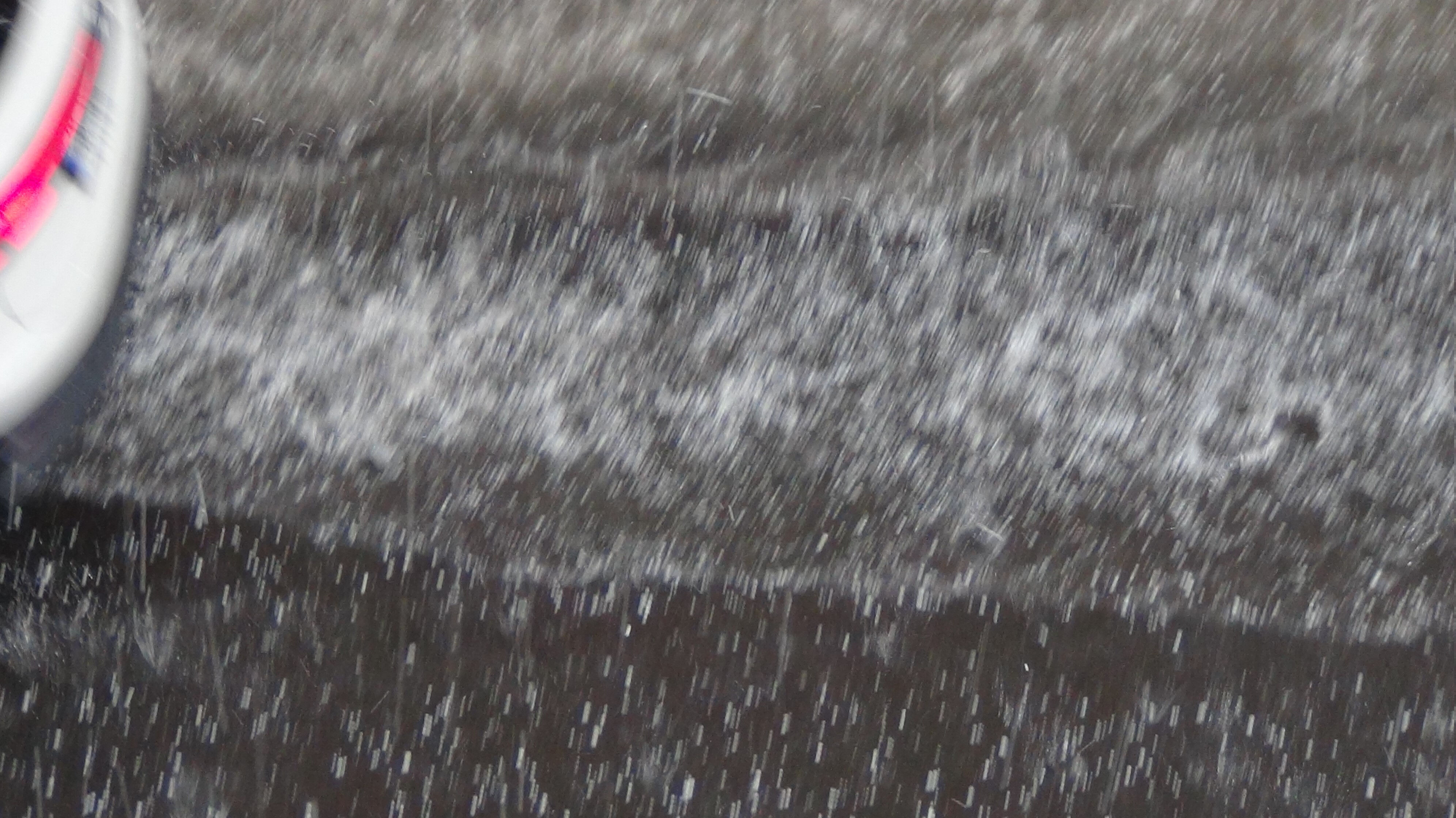 Fındık büyüklüğündeki dolu hayatı felç etti! Şehir beyaza büründü - 1. Resim