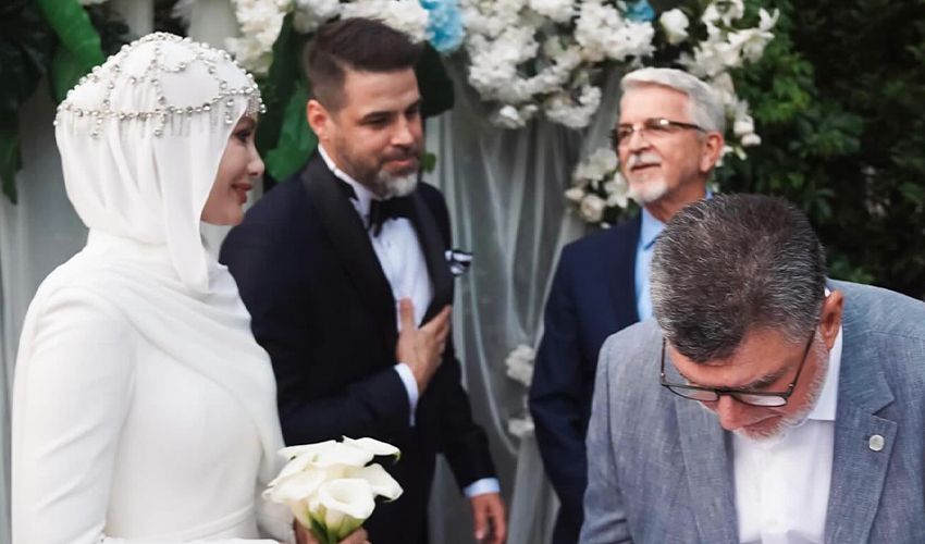 Gamze Özçelik ile Reshad Strik evlendi! İlk işi soyadını değiştirmek oldu - 2. Resim