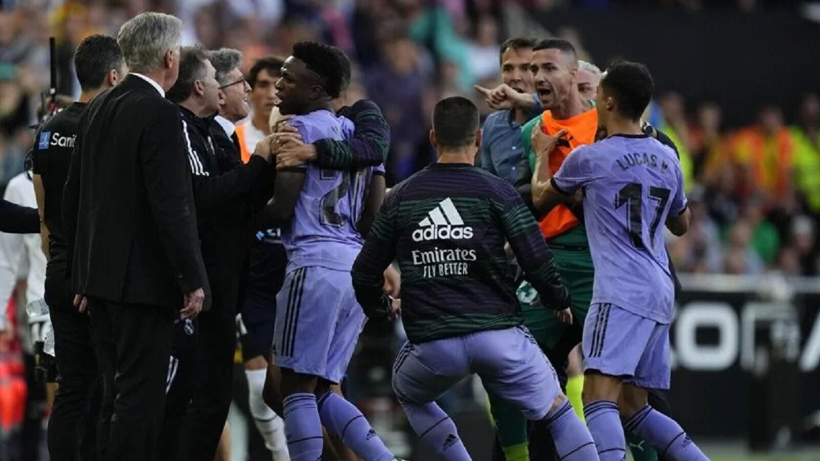 İspanya'da ırkçılığa hapis cezası! Vinicius'a yapılanların faturası ağır oldu İspanya'da ırkçılığa hapis cezası! Vinicius'a yapılanların faturası ağır oldu - 2. Resim