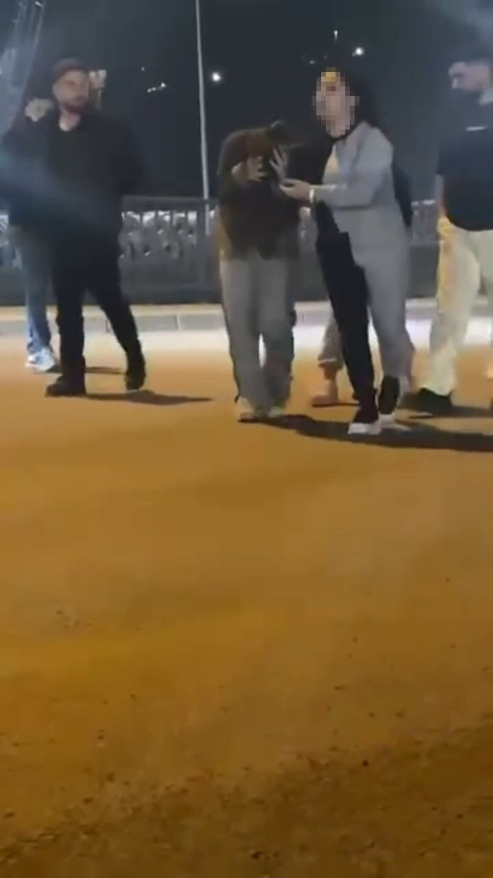 Kadın maganda genç kızlara dehşeti yaşattı: Birini evde, diğerini sokakta darp etti Kadın maganda genç kızlara dehşeti yaşattı: Birini evde, diğerini sokakta darp etti - 2. Resim