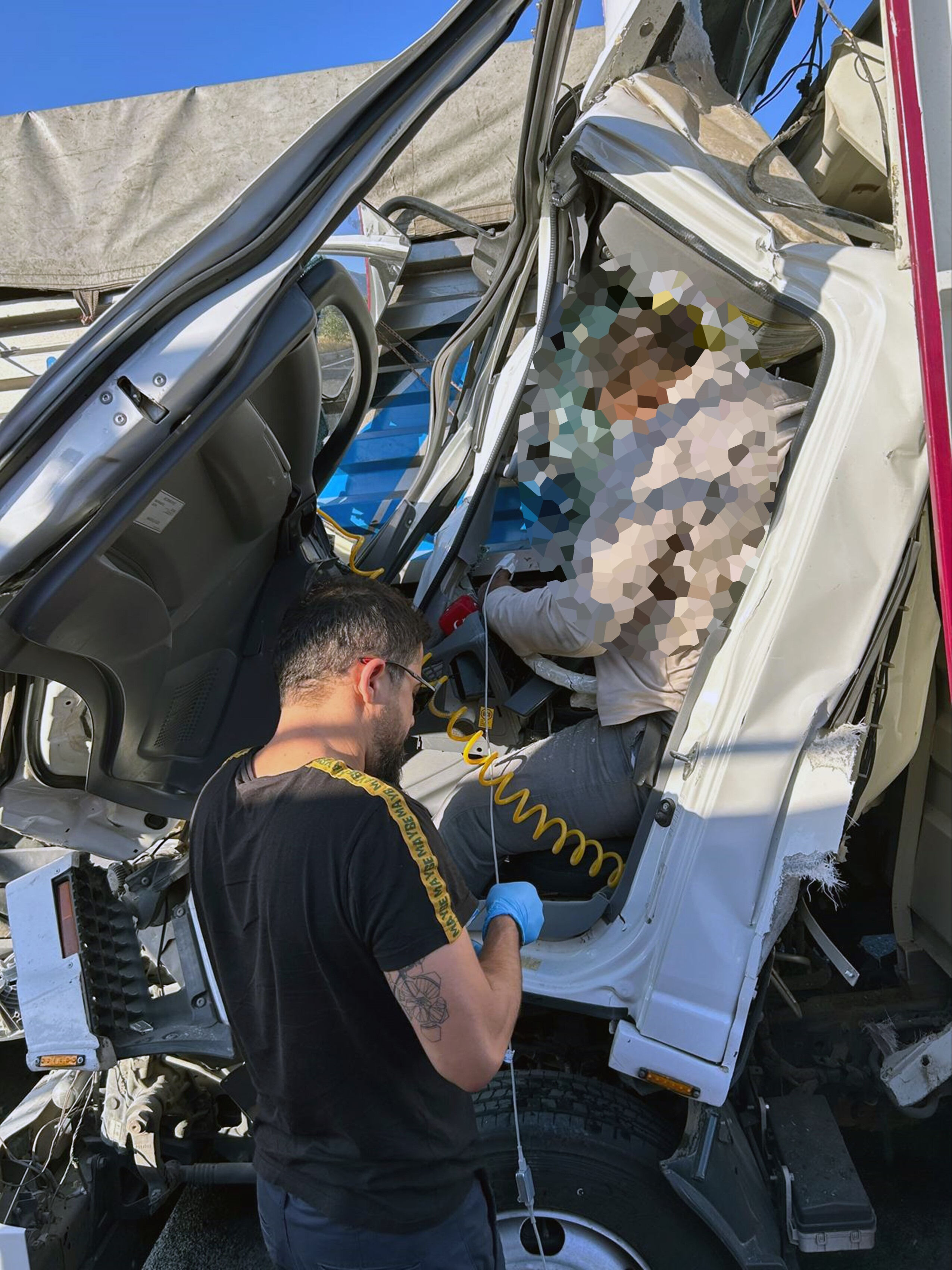 Muğla'da feci kaza: Tıra çarptı kağıt gibi oldu! Ölüler var - 2. Resim