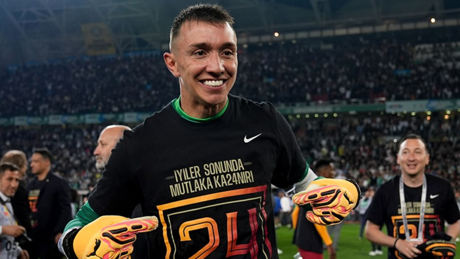 Muslera kendisini transfer etmek isteyen takımları açıkladı! 'Galatasaray izin vermedi' - 1. Resim