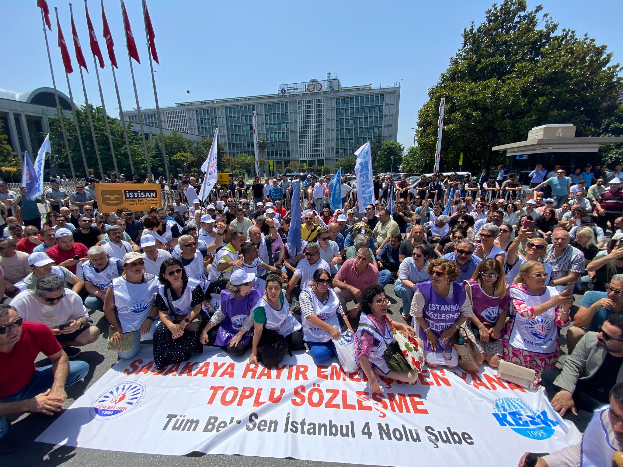 Otobüs şoförleri İBB'ye isyan etti! Saraçhane'de protesto düzenlediler - 1. Resim