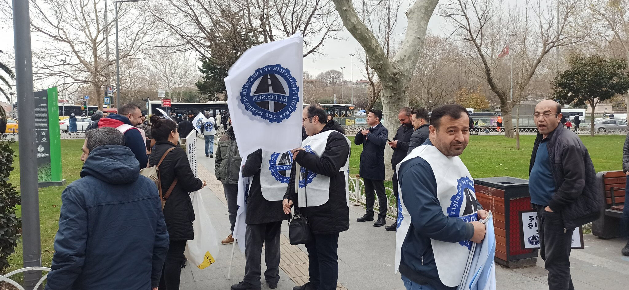 Otobüs şoförleri İBB'ye isyan etti! Saraçhane'de protesto düzenlediler - 3. Resim