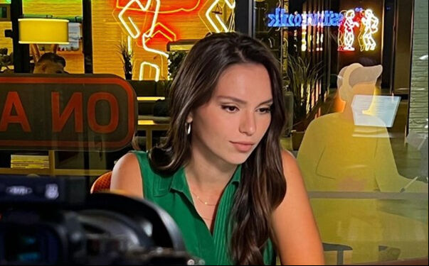 Sunucu Meryem Kenan, 2000 yılında doğdu Sunucu Meryem Kenan, 2000 yılında doğdu - 1. Resim