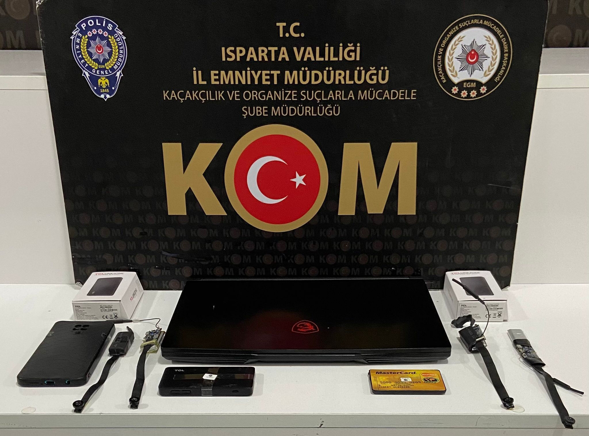 YKS'de ChatGPT ile kopya skandalı! Suçüstü yakalandı, düzenek ayakkabısından çıktı - 1. Resim