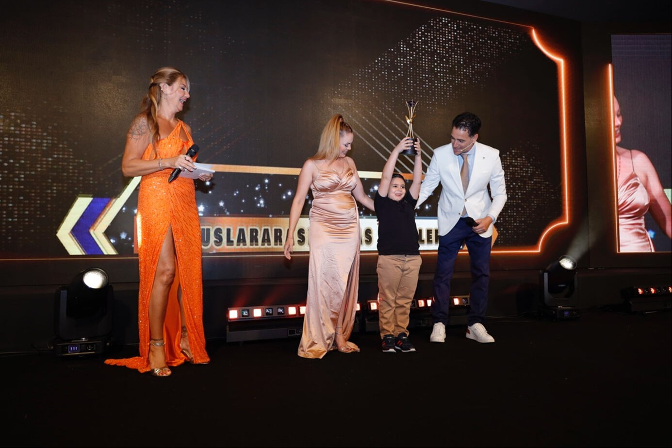 4. Uluslararası Elmas &Ouml;d&uuml;lleri sahiplerini buldu - 13. Resim