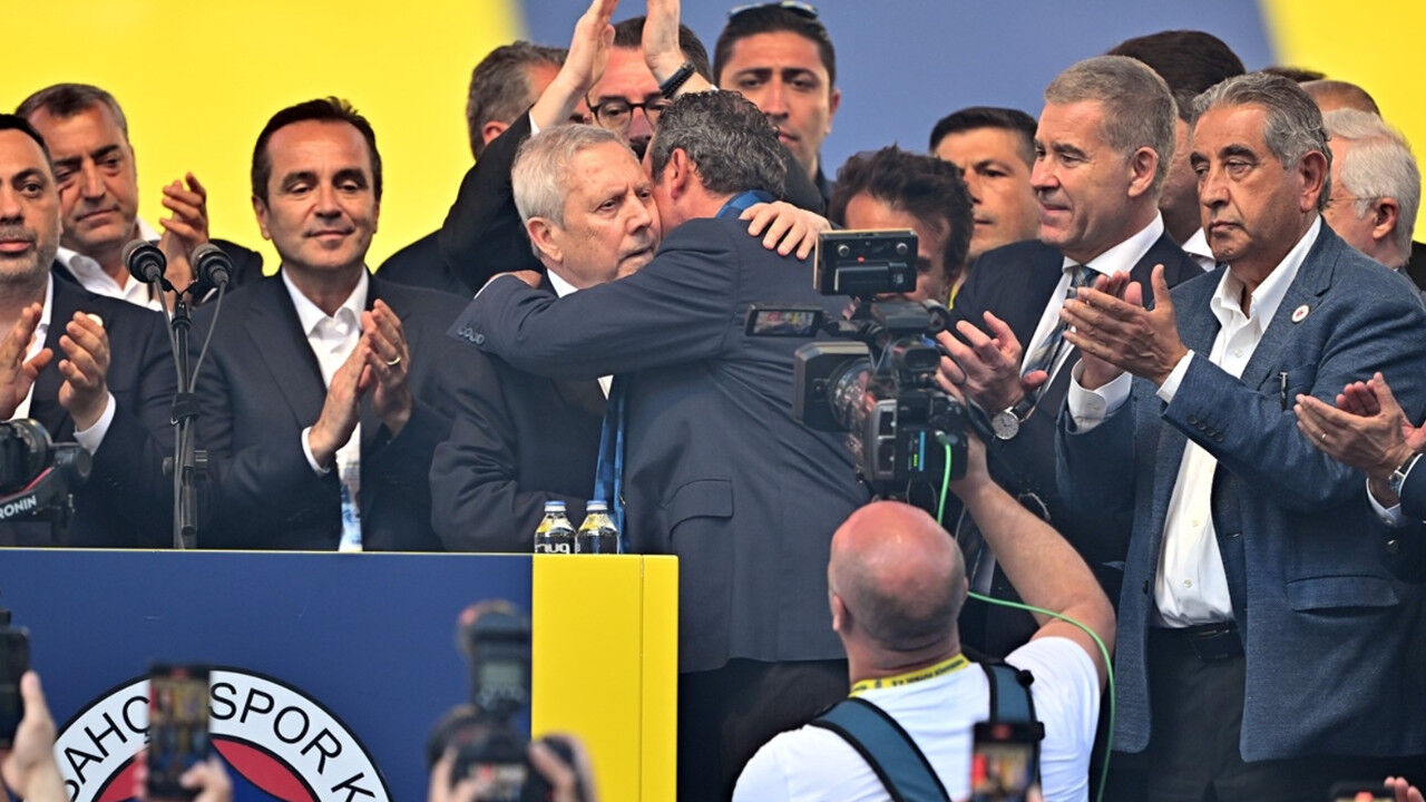 Ali Koç mazbatasını aldı! Fenerbahçe'de görev dağılımı yapıldı Ali Koç mazbatasını aldı! Fenerbahçe'de görev dağılımı yapıldı - 1. Resim